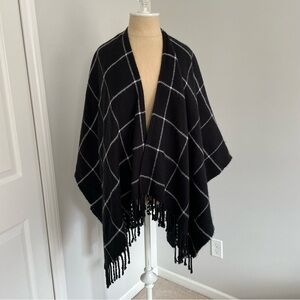 Black and White Plaid Wrap / Shawl / Poncho Abercrombie & Fitch